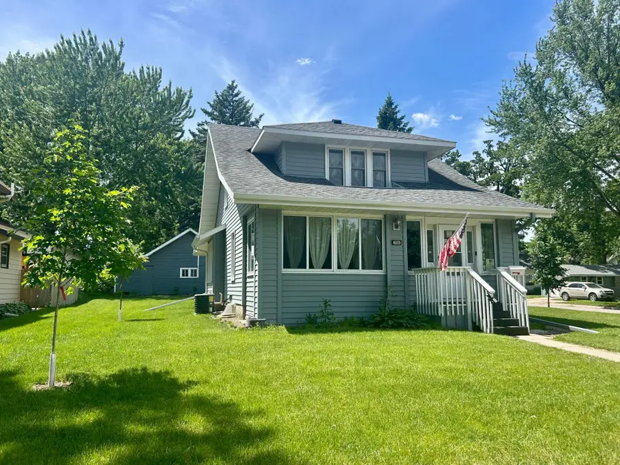 706 Franklin Street Sw, Hutchinson, MN 55350 - #2