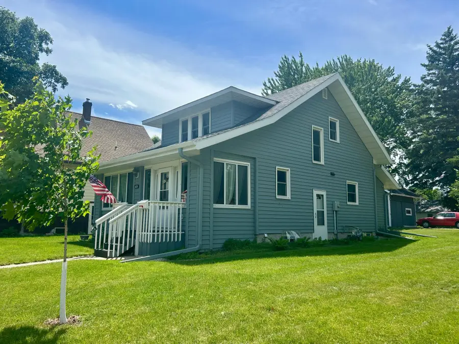 706 Franklin Street Sw, Hutchinson, MN 55350 - #3