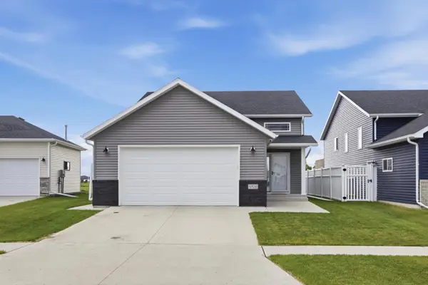 6706 72nd Avenue S, Horace, ND 58047