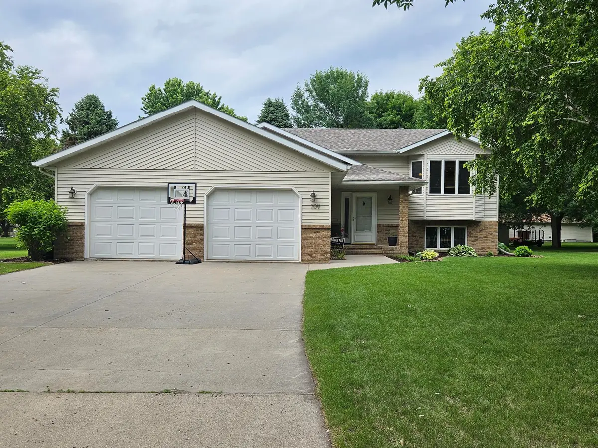 709 8th Avenue Se, Barnesville, MN 56514 - #1
