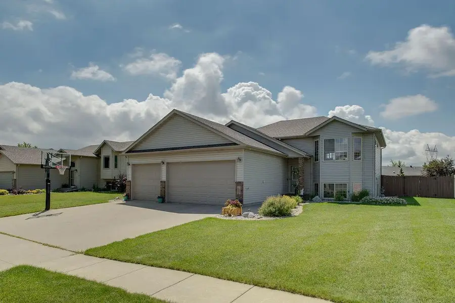 1087 Parkway Lane, West Fargo, ND 58078 - #2