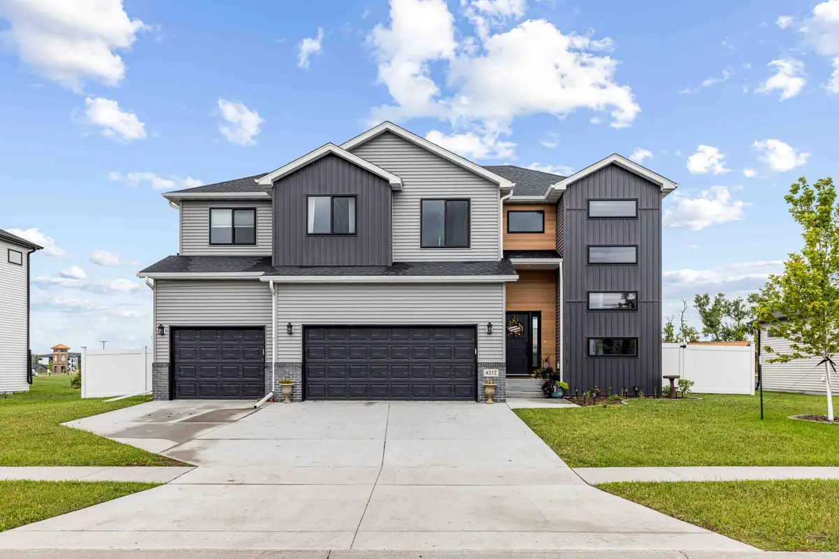 4212 Pine Parkway S, Fargo, ND 58104 - #1