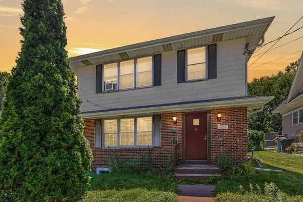921 Weeks Avenue Se, Minneapolis, MN 55414
