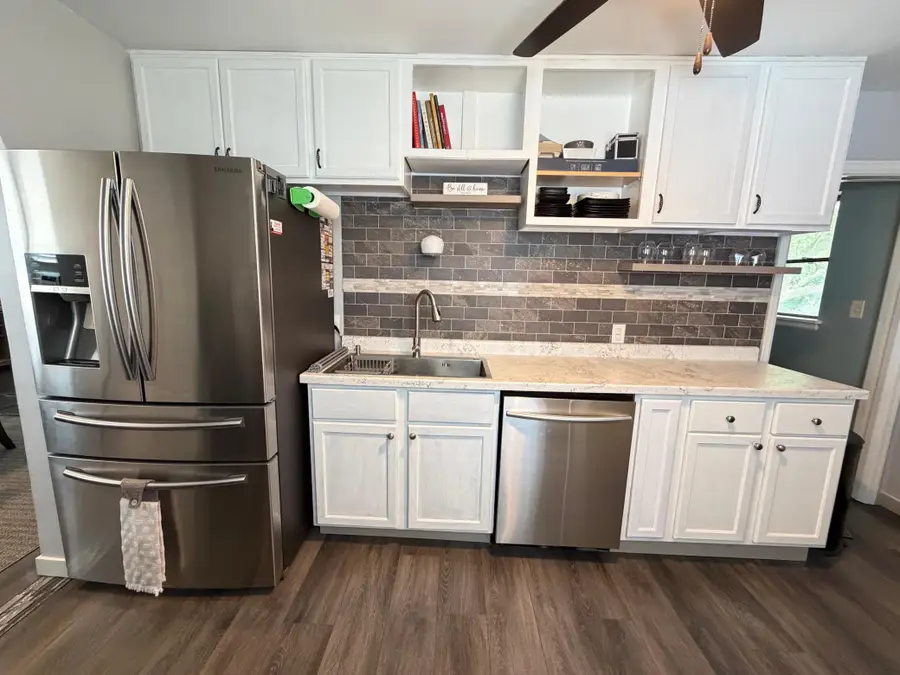 435 4th Street Sw, Plainview, MN 55964 - #3