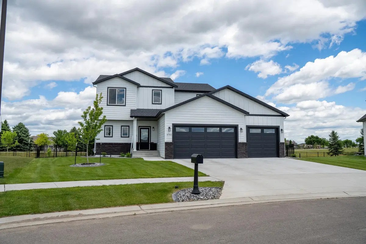 4744 Hampton Loop S, Moorhead, MN 56560 - #1