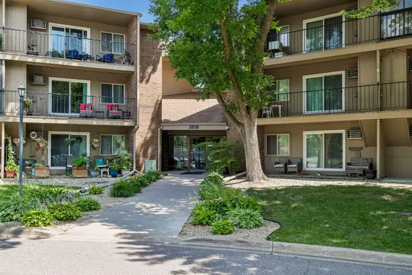 3850 Plymouth Boulevard #205, Plymouth, MN 55446