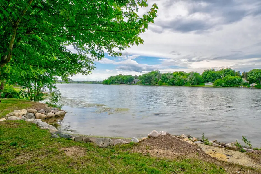 520 Glenbrook Avenue N, Oakdale, MN 55128 - #3