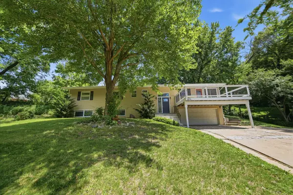 1475 Valley Drive, Burnsville, MN 55337