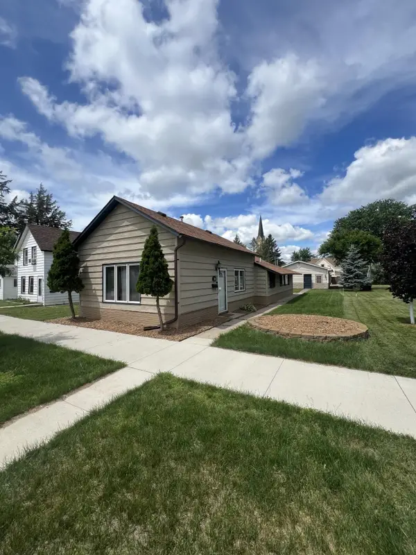 214 E Main Street, Belle Plaine, MN 56011