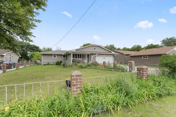 557 Cheri Lane Ne, Fridley, MN 55421