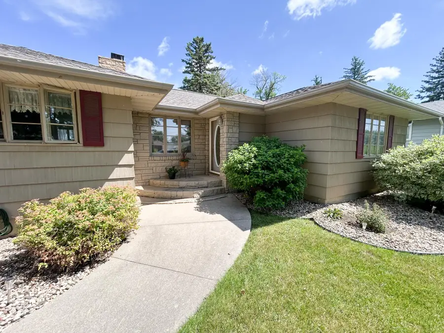 1010 S Shore Drive, Worthington, MN 56187 - #3