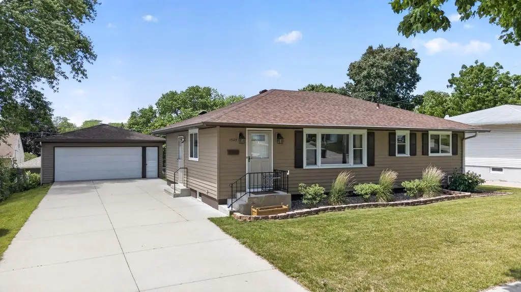 1525 11th Avenue Ne, Rochester, MN 55906 - #1