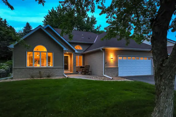 1104 Falls Curve, Chaska, MN 55318
