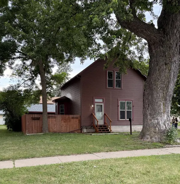 764 3rd Avenue, Windom, MN 56101
