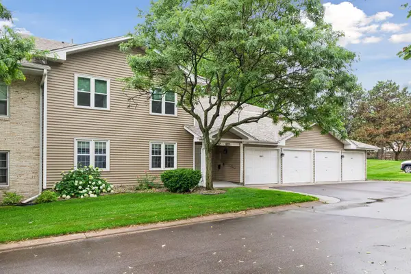 1799 1/2 County Road E E #30, White Bear Lake, MN 55110