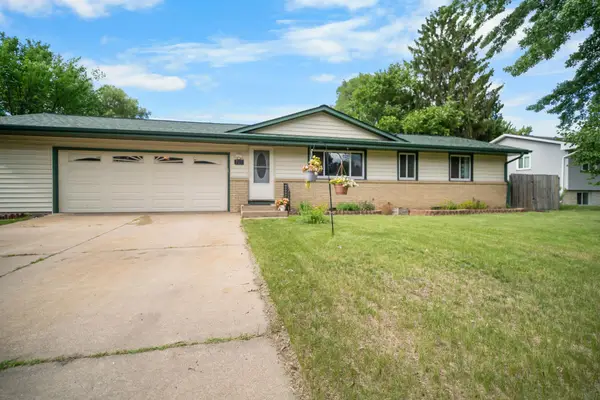 701 Ballantyne Lane Ne, Spring Lake Park, MN 55432