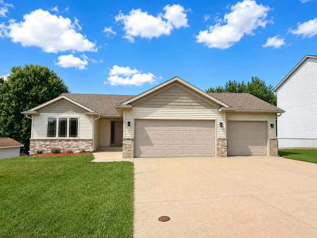 634 8th Street Sw, Pine Island, MN 55963 - #1
