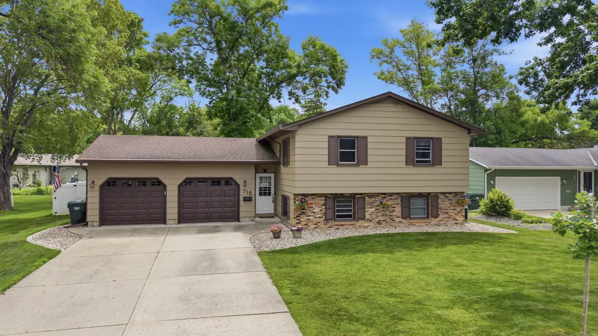 715 Sunset Street Sw, Hutchinson, MN 55350 - #1