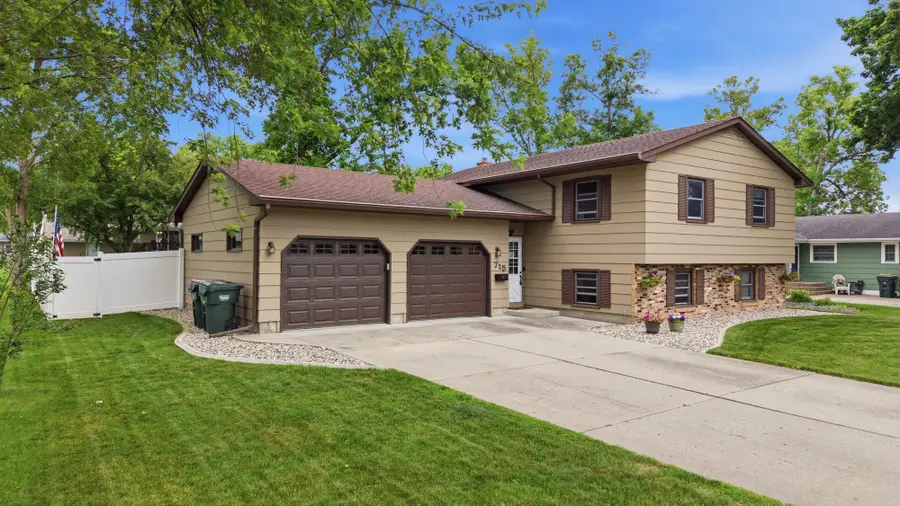 715 Sunset Street Sw, Hutchinson, MN 55350 - #3