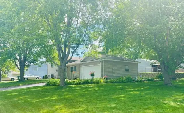 19 Heights Road Nw, Saint Michael, MN 55376 - #2