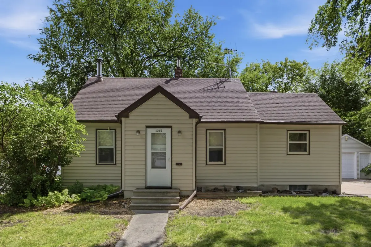1319 12th Street N, Fargo, ND 58102 - #1