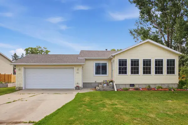301 3rd Avenue N, Casselton, ND 58012