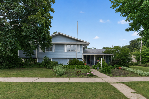 2330 Charles Street N, North Saint Paul, MN 55109