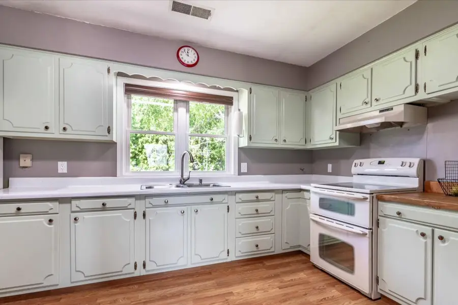 1125 N Burlington Avenue, Fergus Falls, MN 56537 - #2