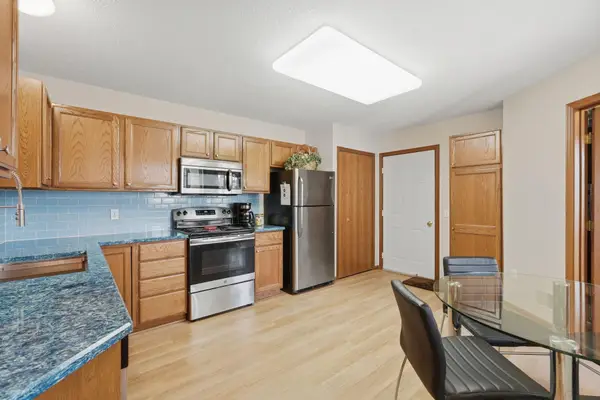 762 Lake Ridge Drive, Woodbury, MN 55129