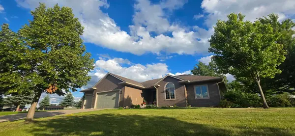 3003 Lake Chapeau Drive, Albert Lea, MN 56007