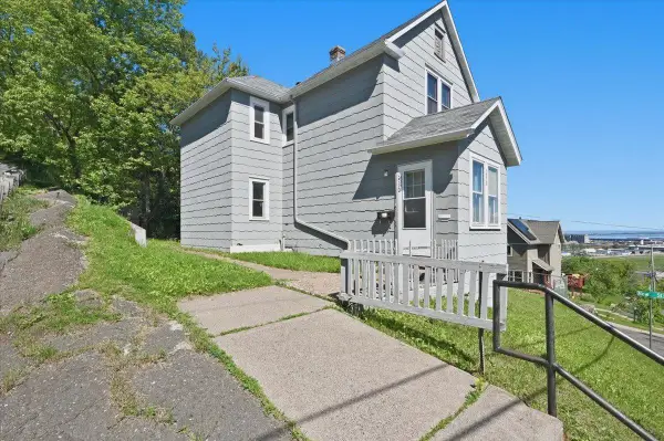 230 N 18th Avenue W, Duluth, MN 55806