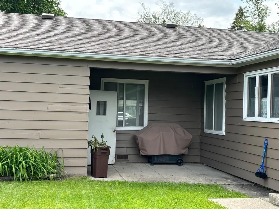 907 Arnold Avenue N, Thief River Falls, MN 56701 - #2