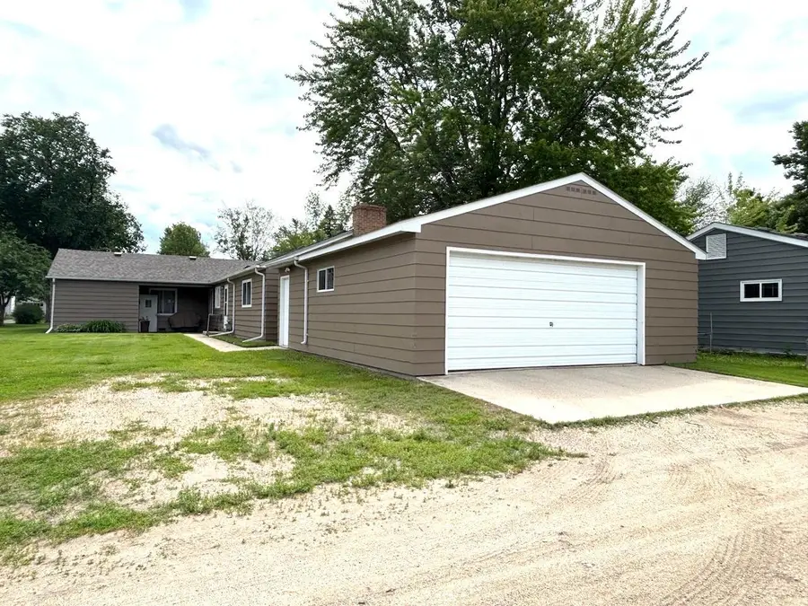 907 Arnold Avenue N, Thief River Falls, MN 56701 - #3
