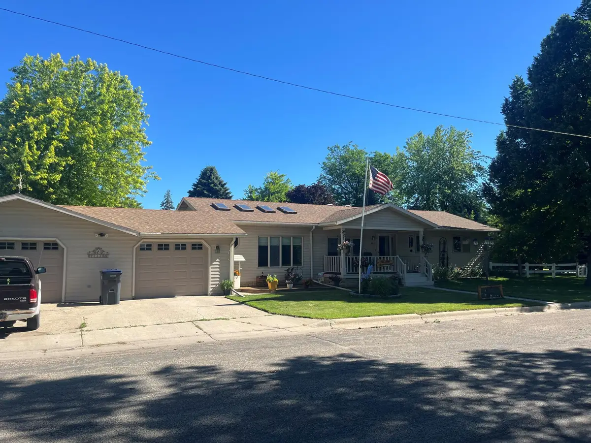 301 5th Street Sw, Hankinson, ND 58041 - #1