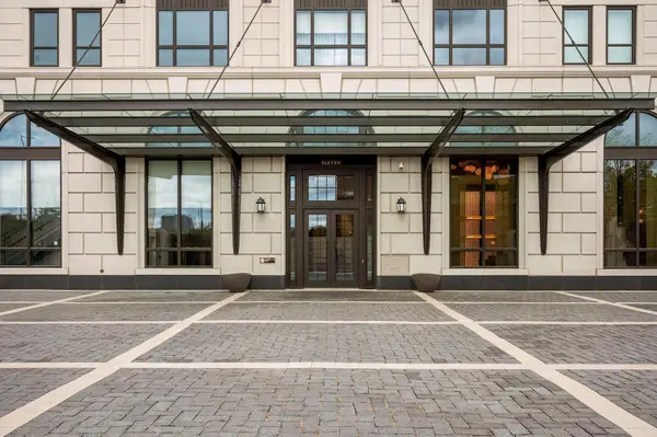 1111 W River Parkway #18D, Minneapolis, MN 55415