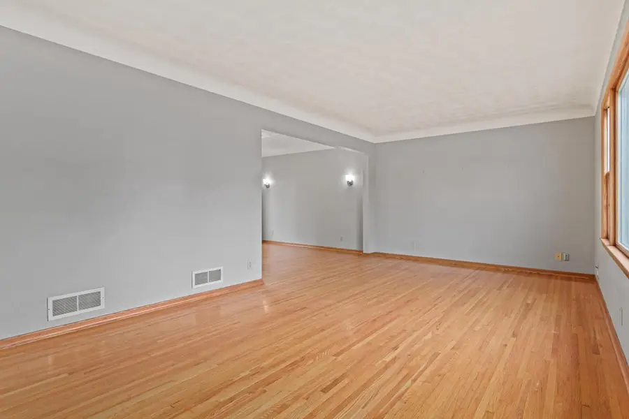 1367 Price Avenue E, Maplewood, MN 55109 - #2