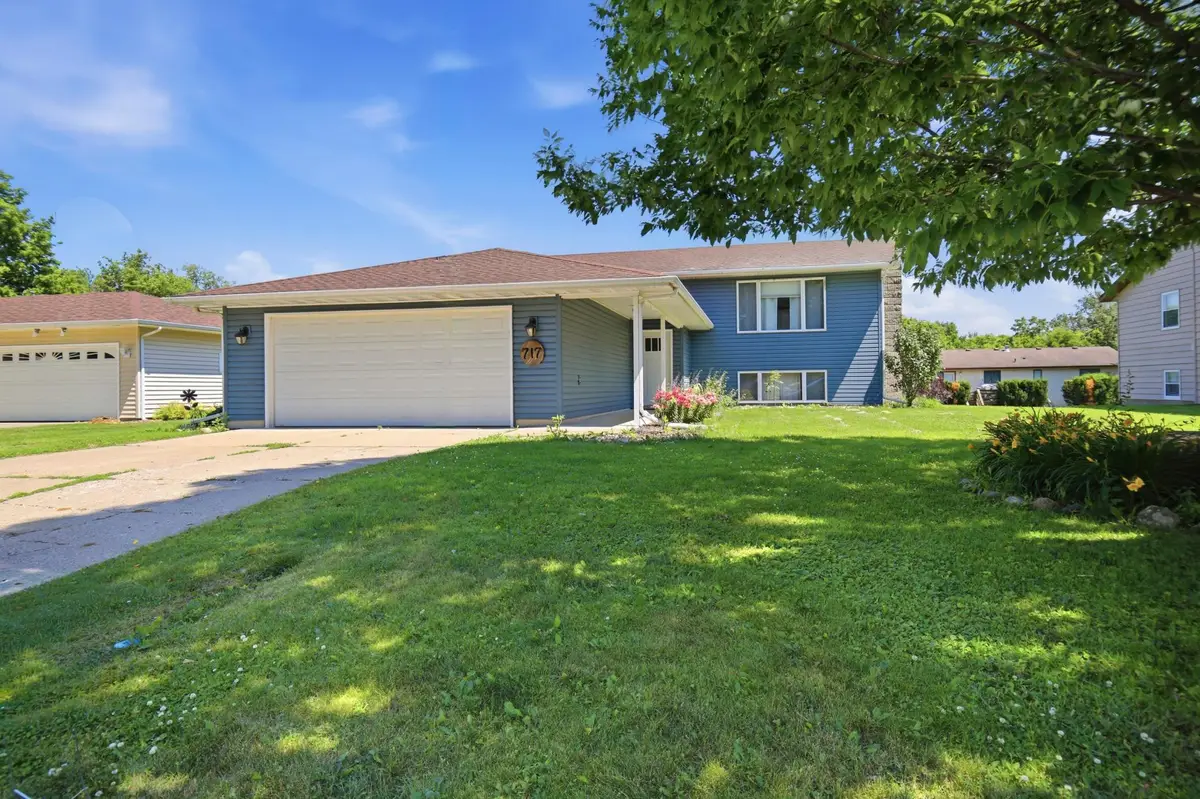 717 Colonial Circle, Faribault, MN 55021 - #1