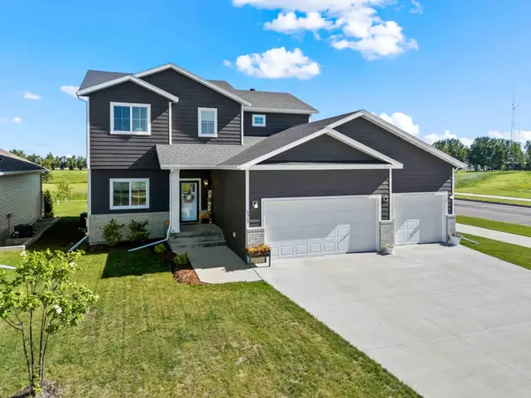 6313 54th Avenue S, Fargo, ND 58104