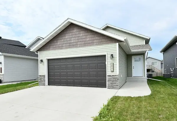 2046 W 11th Street W, West Fargo, ND 58078