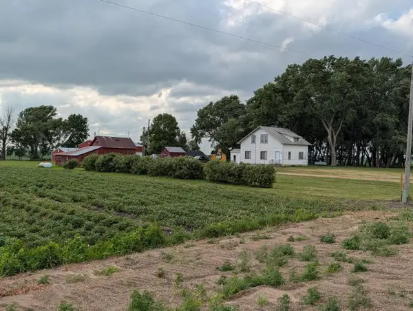 21509 600th Avenue, Wells, MN 56097