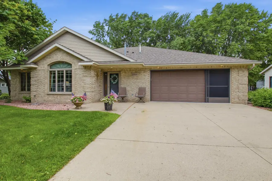 2204 20th Street Sw, Willmar, MN 56201 - #2