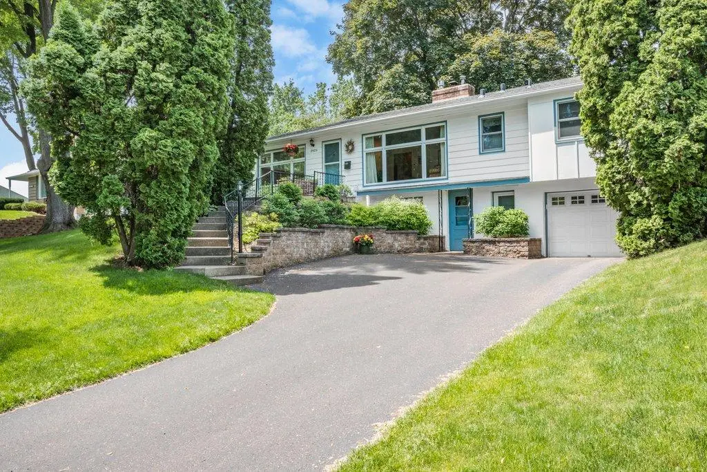 2925 Kyle Avenue N, Golden Valley, MN 55422 - #1