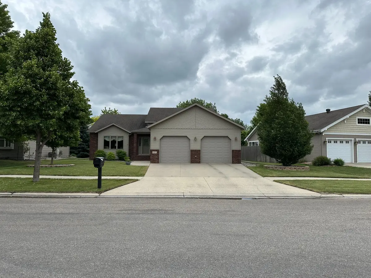 607 13th Avenue N, Moorhead, MN 56560 - #1