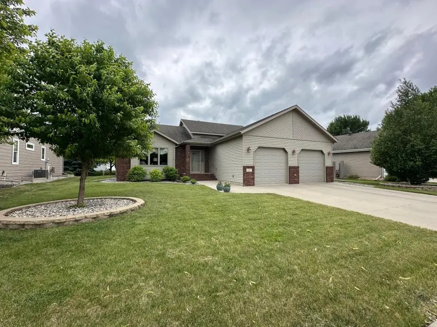 607 13th Avenue N, Moorhead, MN 56560 - #2