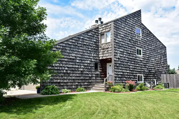 608 37th Avenue S, Moorhead, MN 56560