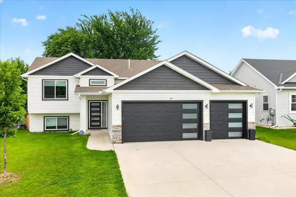1885 Lusitano Street, Shakopee, MN 55379