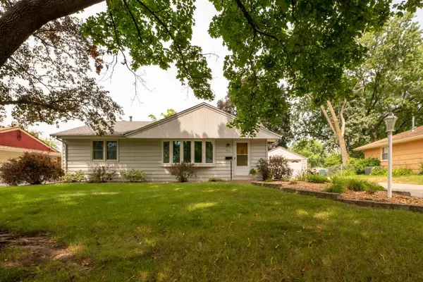 671 58th Avenue Ne, Fridley, MN 55432