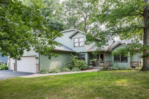 570 Dorland Road S, Maplewood, MN 55119