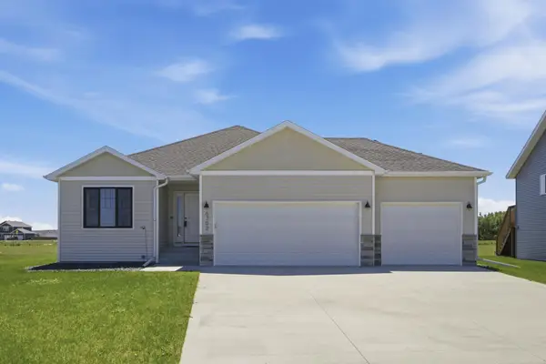 6702 72nd Avenue S, Horace, ND 58047