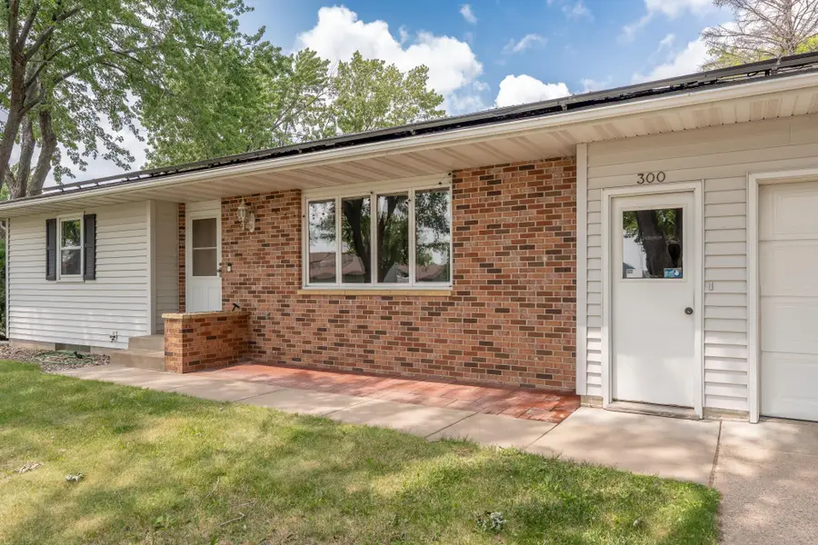 300 E Raven Street, Belle Plaine, MN 56011 - #2